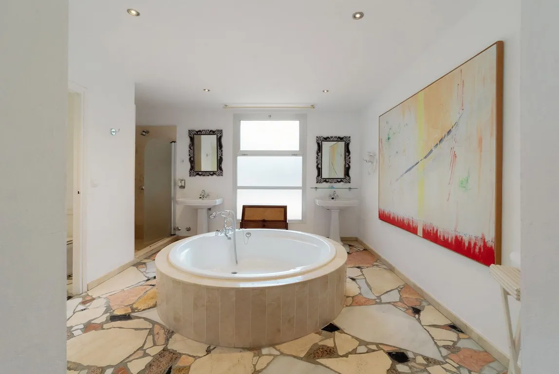 Gallery image 4